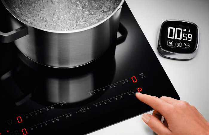 Индукционная варочная панель Electrolux EIS62453
