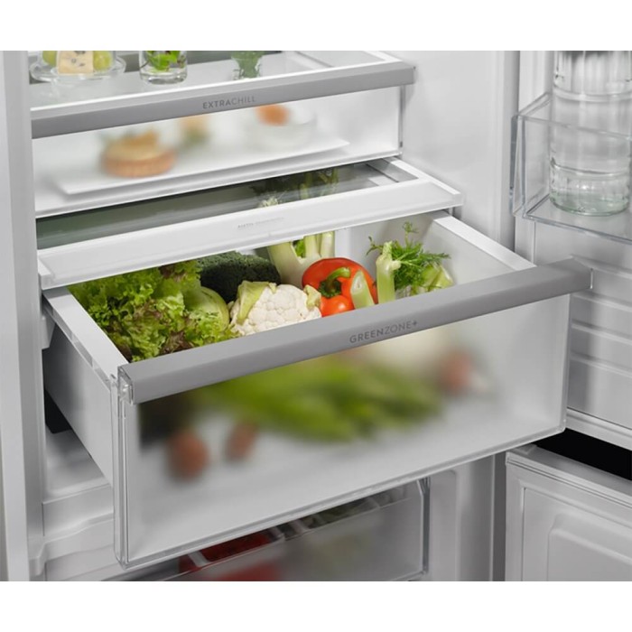 Встраиваемый холодильник Electrolux E8MNCD18S 177.2-178см