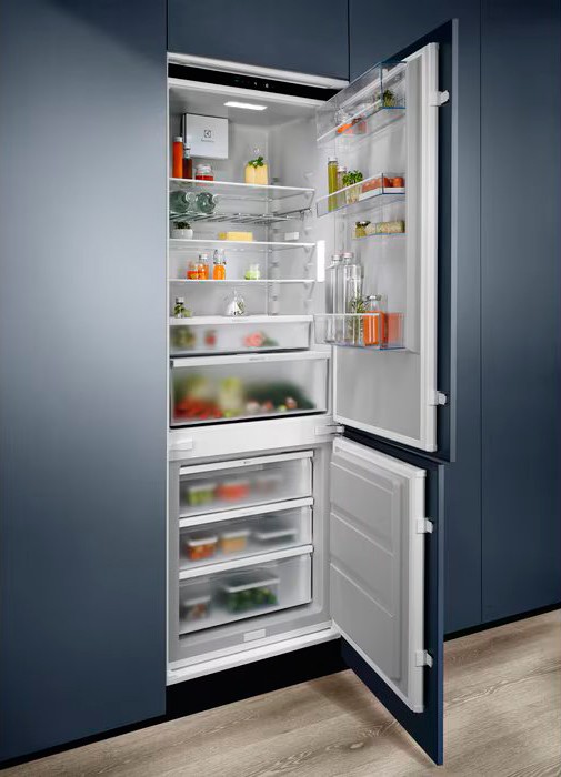 Встраиваемый холодильник Electrolux E7TNGE75S (189,5х69 см)