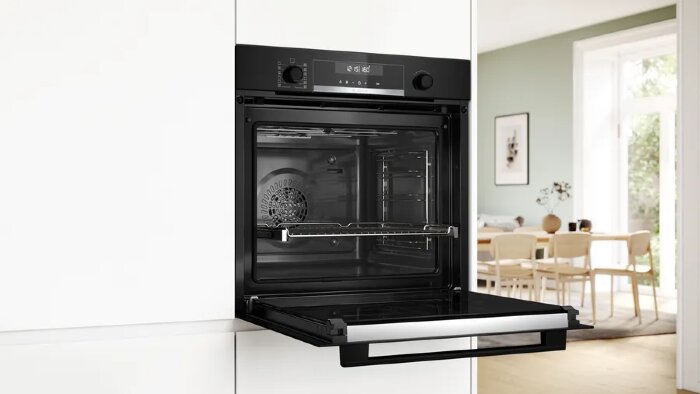 Духовой шкаф Bosch HBG578EB3