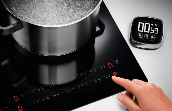 Индукционная варочная панель Electrolux EIS62443